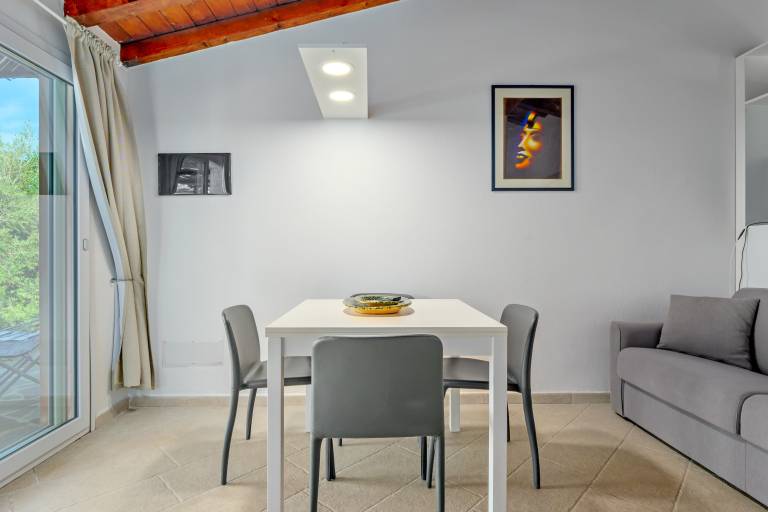 Apartment 'Appartamento Lato Olbia' with Sea View, Shared Garden and Air Conditioning — photo 3
