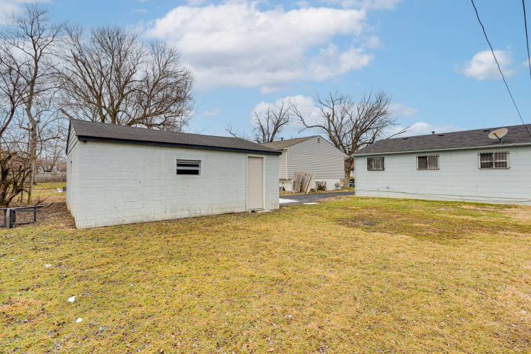 6 Mi to Downtown Columbus: Quiet Home w/ Yard — photo 3
