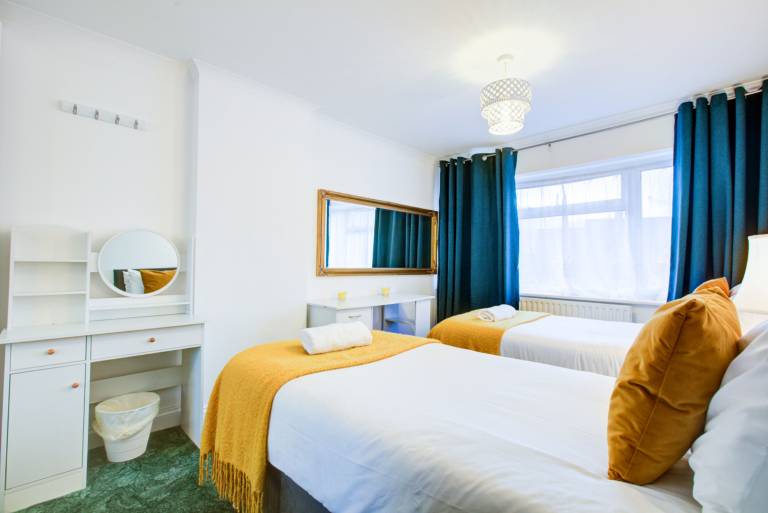 Spacious 4 Bedroom House in Heart of Liverpool