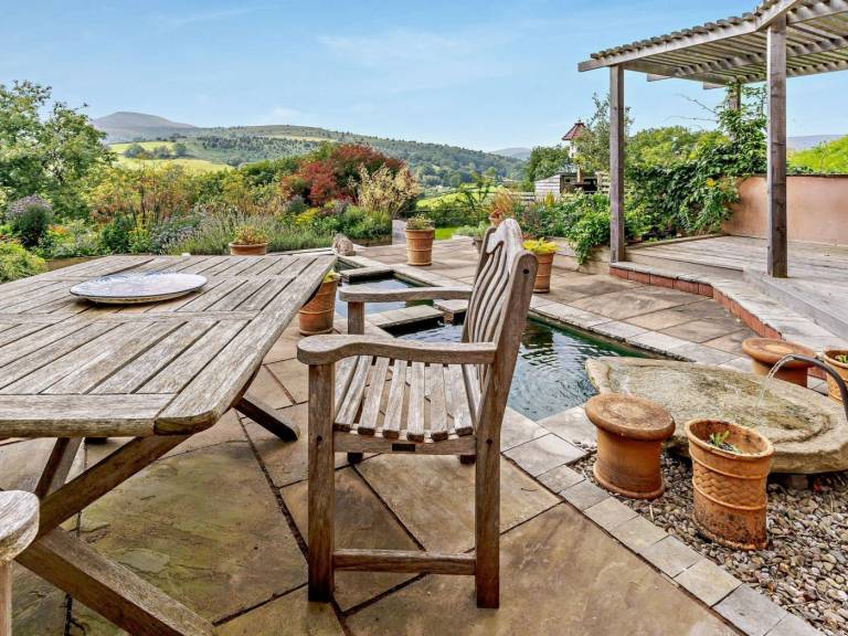 Pleasant cottage with yard & pool | Pets allowed — photo 4