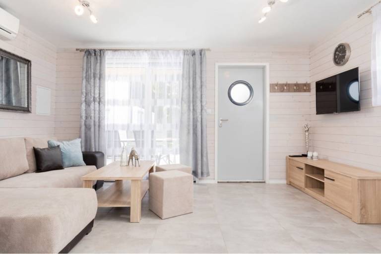 Children-friendly vacation home with patio, grill & yard | Close to the beach | Pets are welcome — photo 4