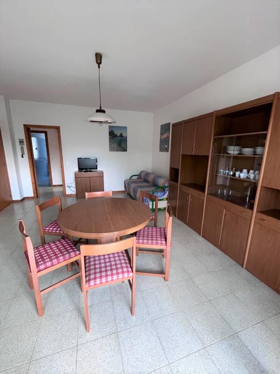 Rental apartment with patio — photo 3