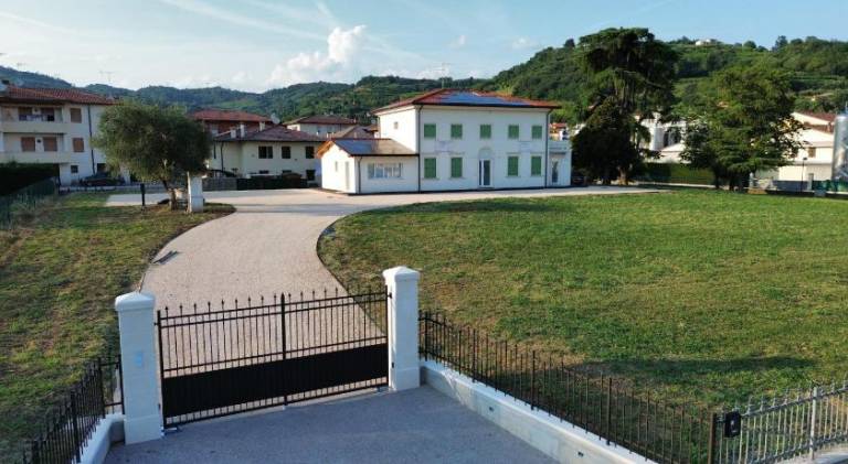 Soggiorno in villa apt with kitchen and terrace