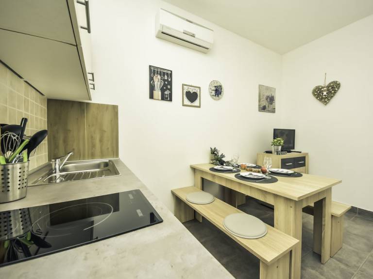 Apartma Karlobag