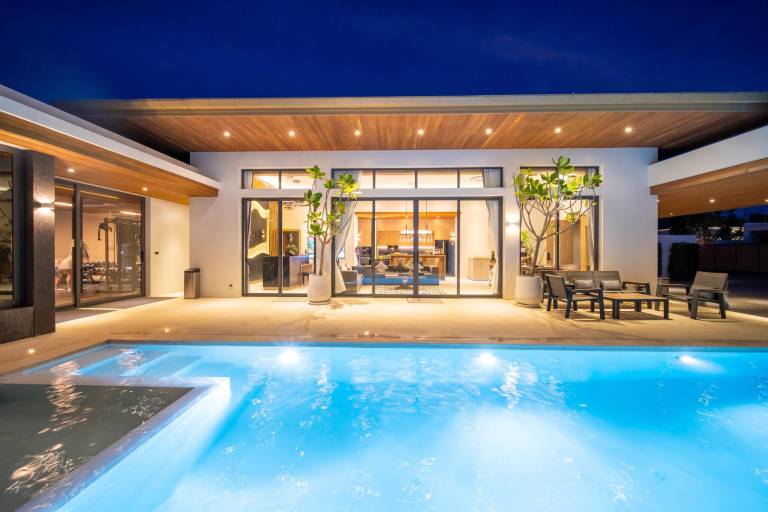 Villa with pool, patio & BBQ in Sa Khu