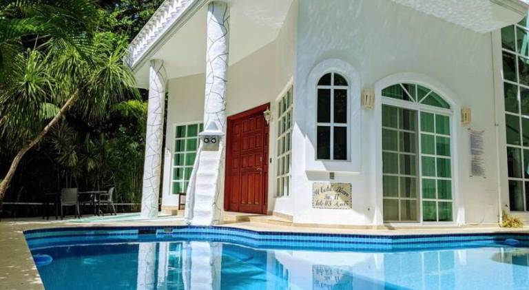 Vacation home with pool — photo 3