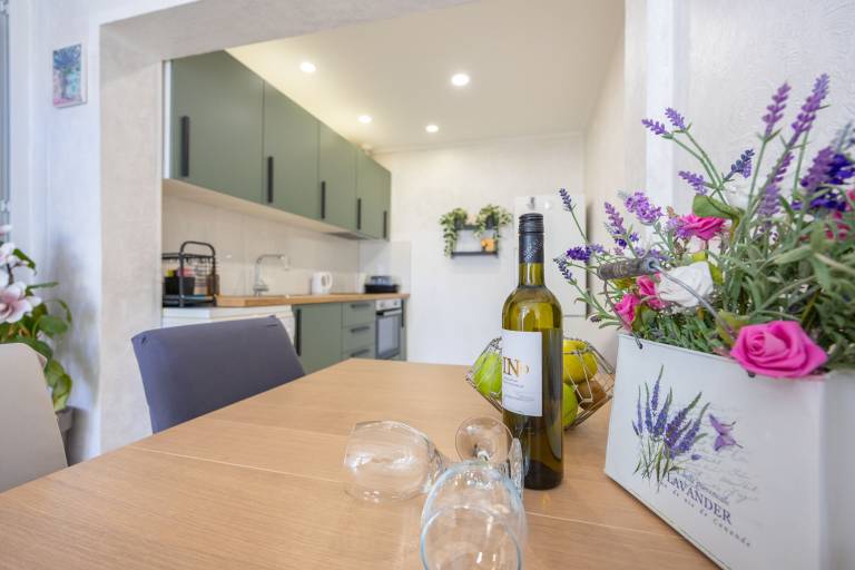 Fully equipped rental apartment with patio | Sea view | Next to the beach | Pet-friendly — photo 5