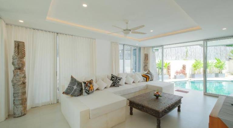Villa with pool — photo 2