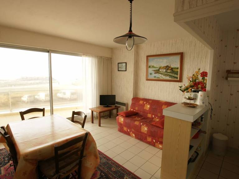 Cozy 1-BR Apt, 100m from Beach, Pet-Friendly, Balcony with Nice View — photo 2