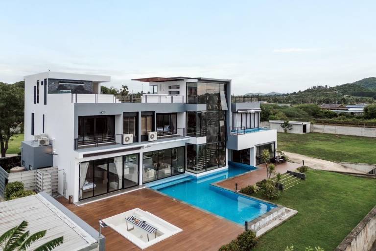 Villa with pool in Phetchaburi
