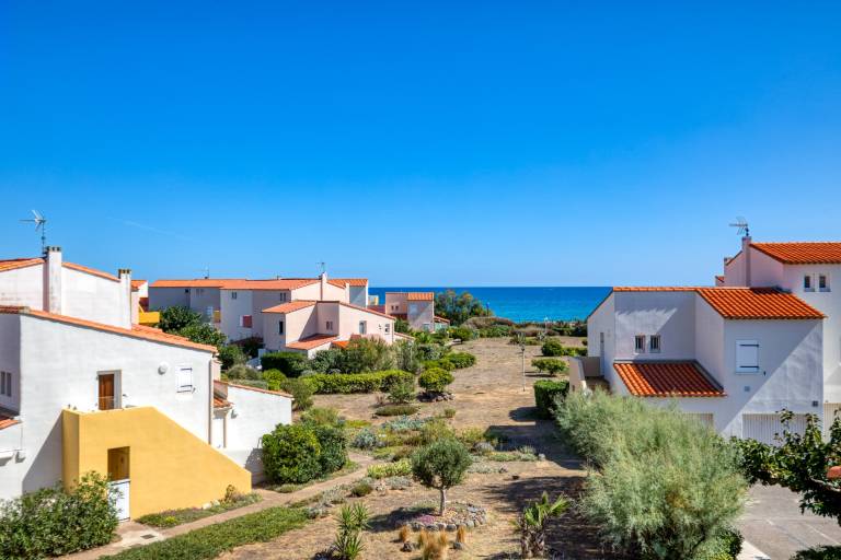 Cap d'Agde T2 with Terrace, Sea View, Near Beach — photo 2