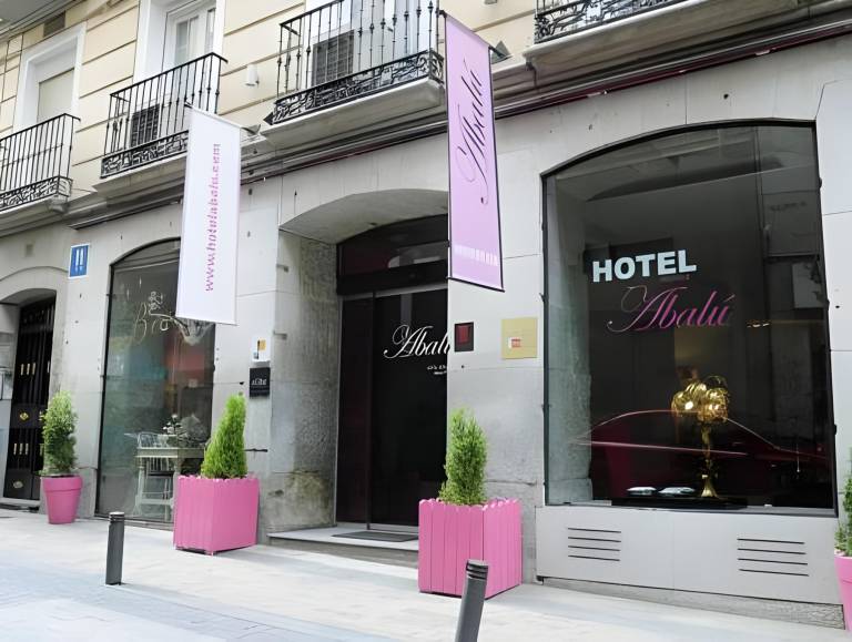 Serviced apartment with jacuzzi | Near Royal Palace of Madrid | Good for workation | Pets allowed — photo 3
