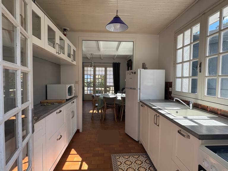 Fully equipped charming house with grill & yard | Pets are welcome — photo 3