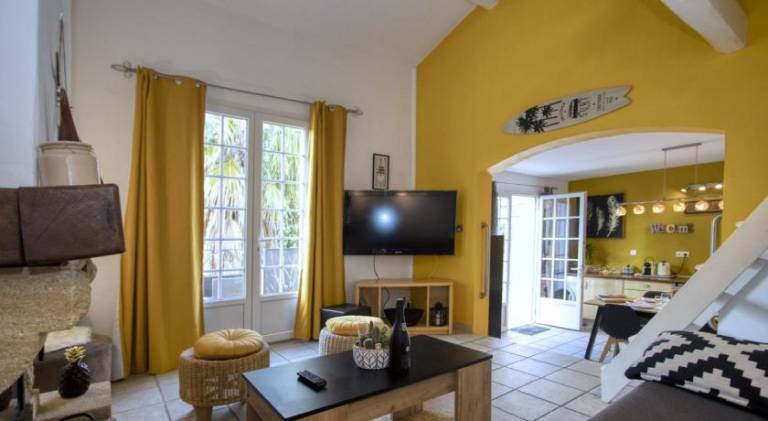 Rental apartment with terrace, heated pool & grill — photo 2
