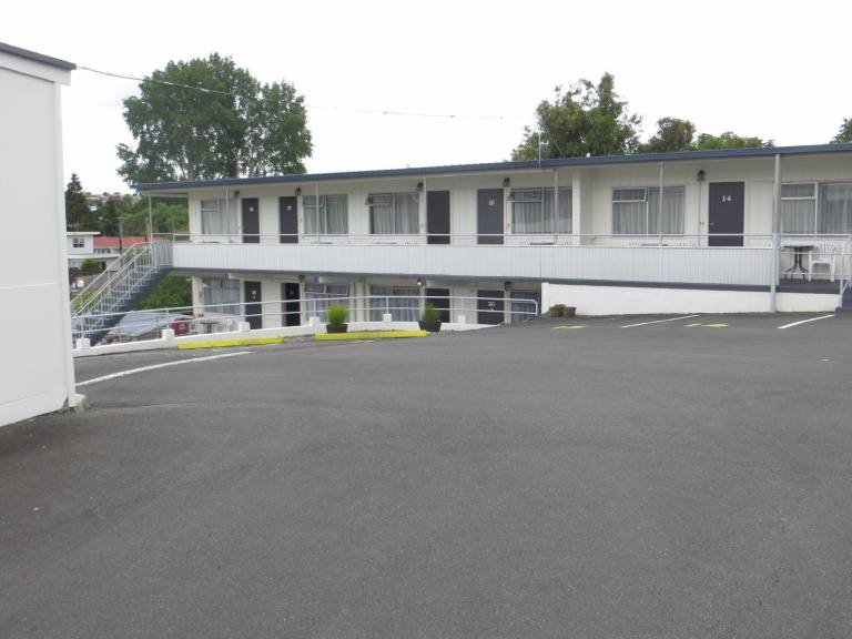 Central Court Motel