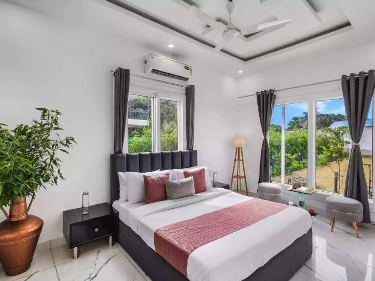 Villa with garden & pool | Pet-friendly — photo 2