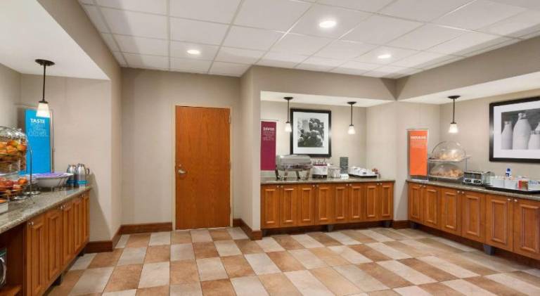 Hampton Inn & Suites Williamsburg-Central — photo 5