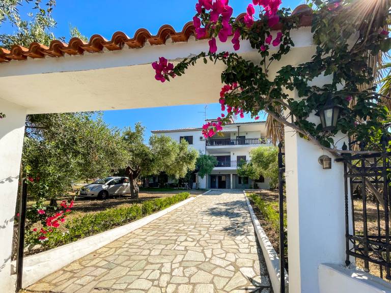 Family-oriented ample apartment with garden & patio | Sea view | Beach nearby | Pets are welcome — photo 2
