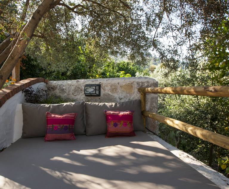 Dedicated room with garden, pool & terrace | Water view — photo 2