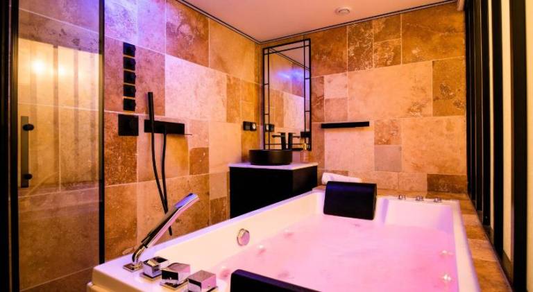 Rental apartment with jacuzzi — photo 5