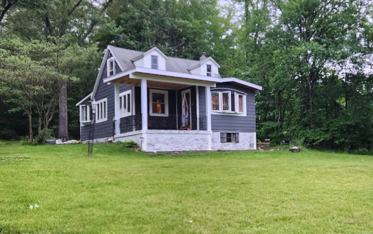 House  Pine Bush