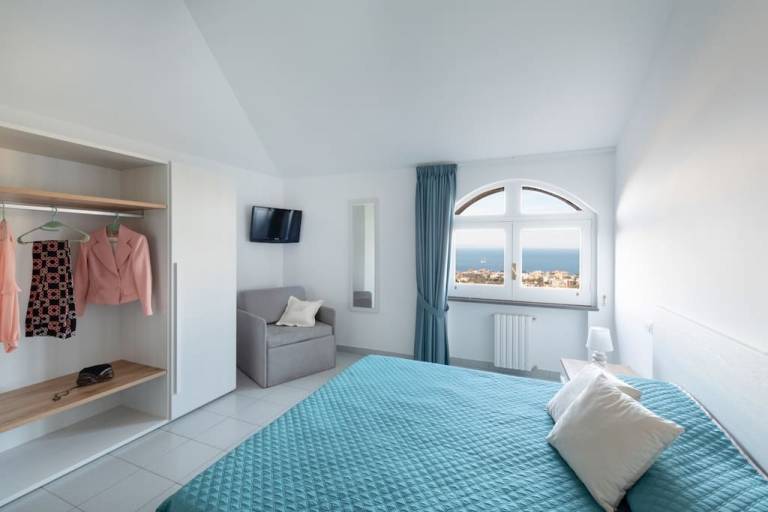 Sea view Rooftop Apartment with Jacuzzi & Garden — photo 4