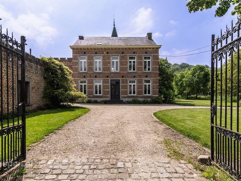 Vacation home with patio in Hasselt