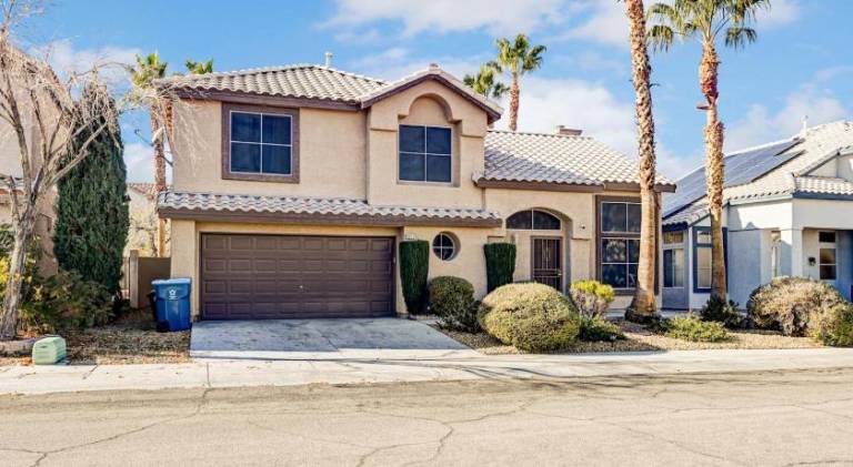 House with BBQ & garden in Vega, CA