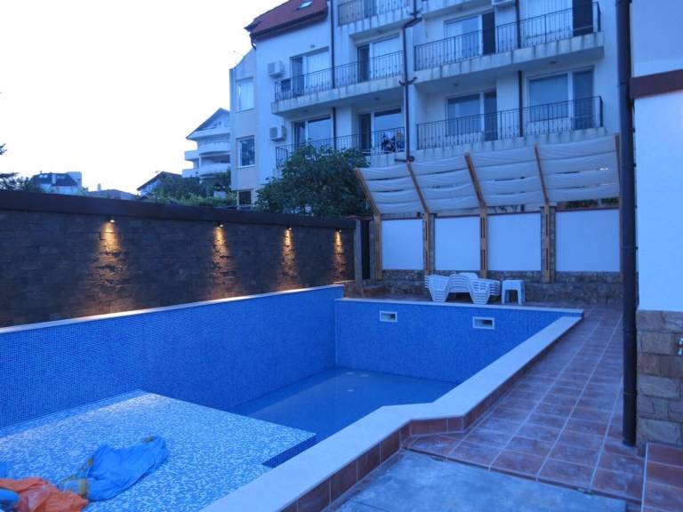 Wonderful vacation home with jacuzzi, barbeque & yard | Pet-friendly — photo 3