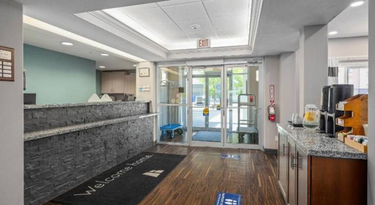 Prairie Crest Medicine Hat by IHG — photo 4