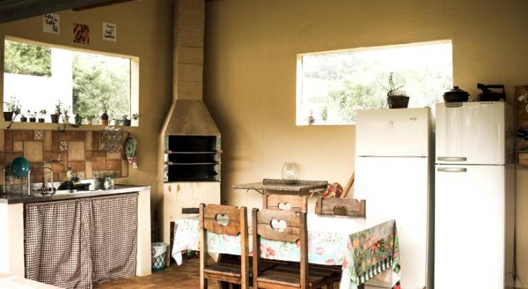 Lodge with barbecue & yard — photo 3