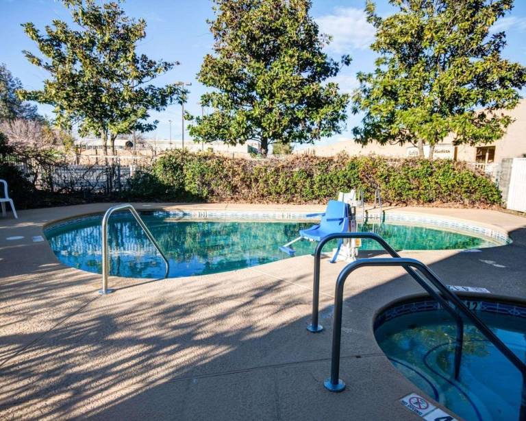 Comfort Inn Redding Near I-5 — photo 2