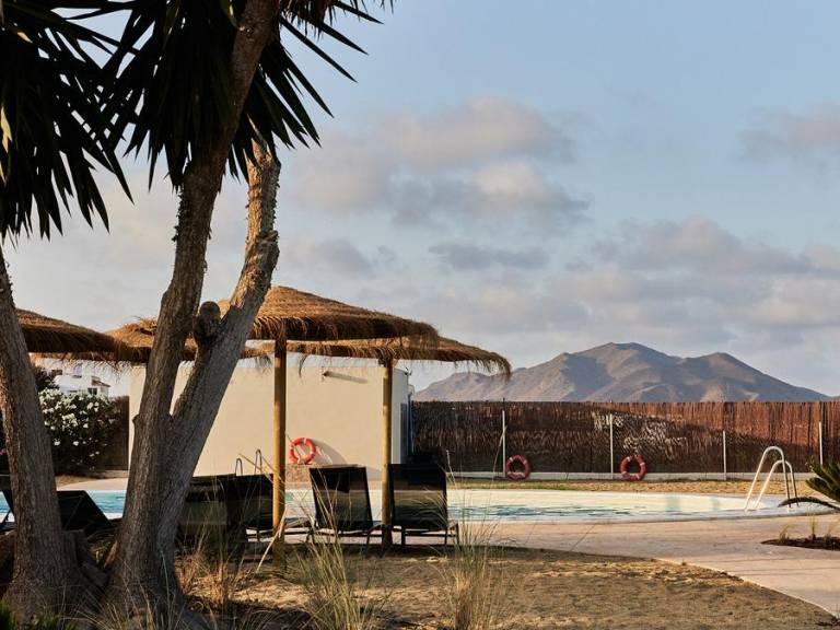 Mobile home with pool in Playas