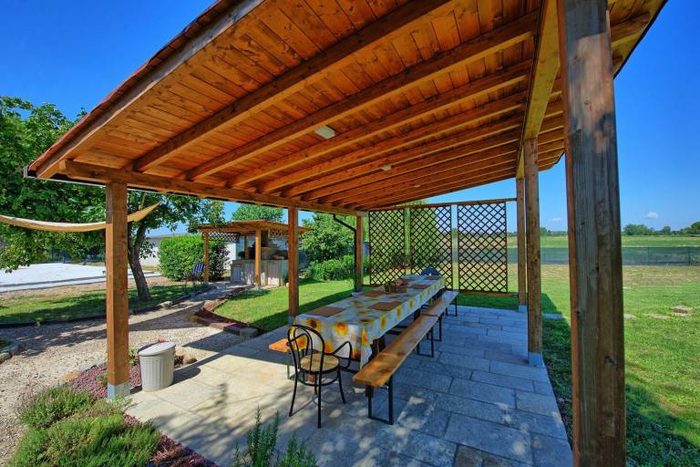 Child-friendly wonderful villa with grill, patio & private pool | Pets allowed — photo 3