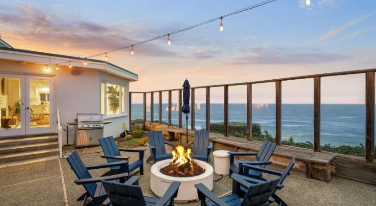Entire Oceanfront Home Breathtaking 180 Views Near San Francisco in San Mateo, CA