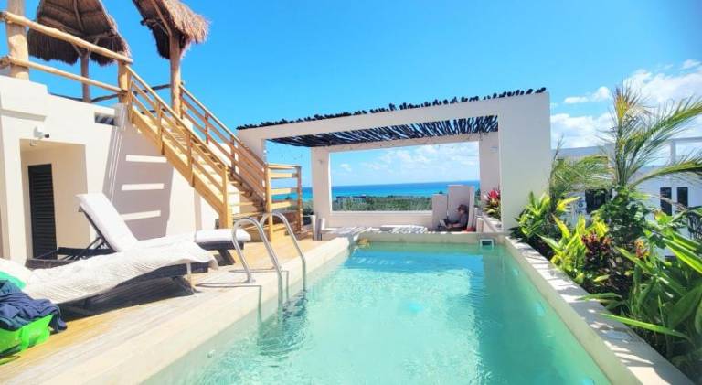 Rental apartment with hot tub & pool — photo 4