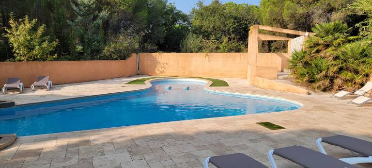 Rental apartment with grill & pool | Garden view — photo 2