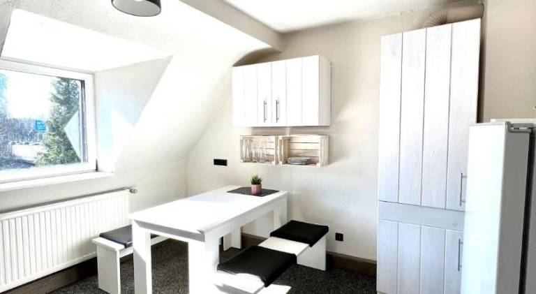 Duisburg FeelHome, Flughafen nah, 2-Schlafzimmer, Badewanne, Zentral, WiFi, Top Floor — photo 4