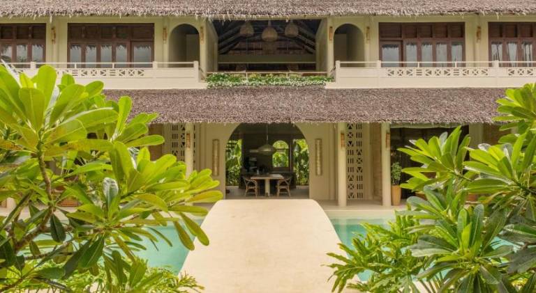 Villa with pool, patio & garden — photo 2