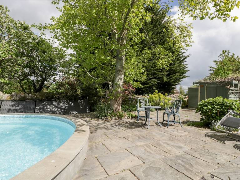 Cottage  Burtle