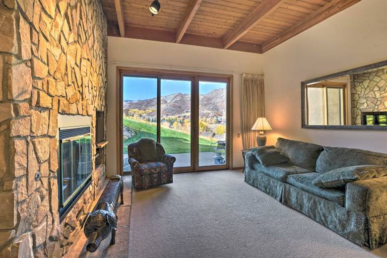 Slopeside Snowmass Townhome w Mountain Views