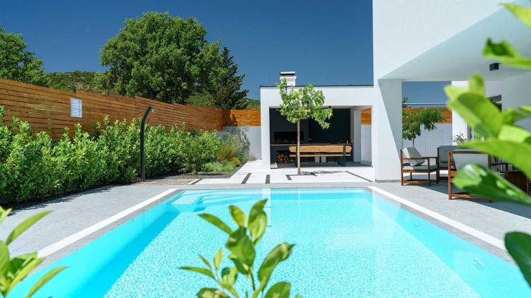 Villa with garden & terrace — photo 2