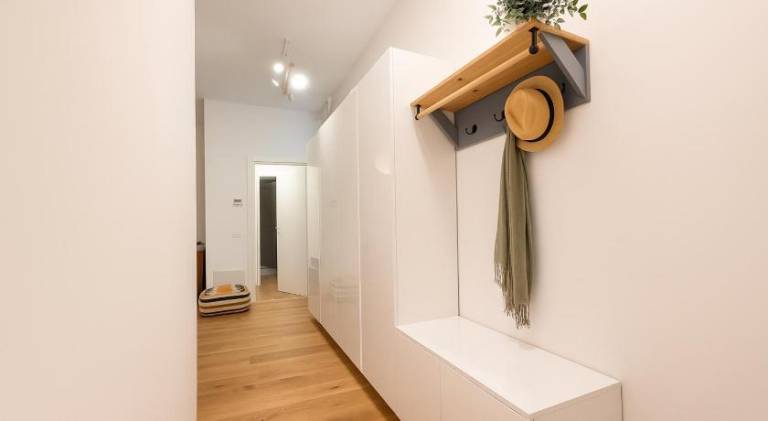 Rental apartment with patio — photo 4