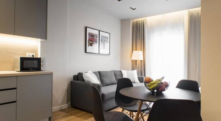 Stylish and Renovated Retreat in Thessaloniki: Cozy Apartment at Ioulianou 33 — photo 3
