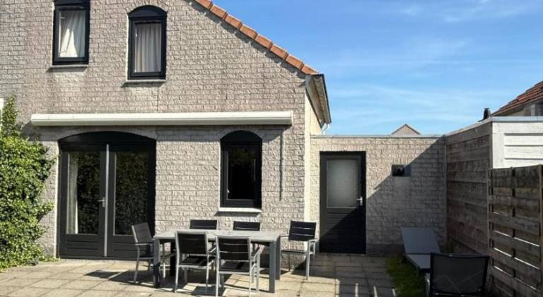 House with pool, patio & garden in Breskens