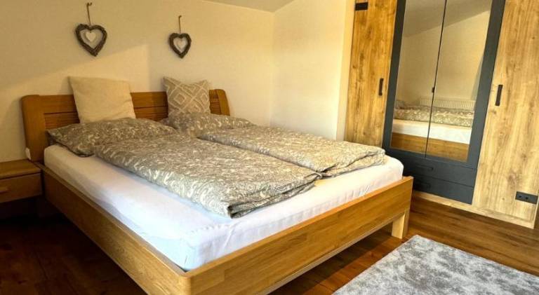 Holiday apartment with terrace & garden in Ramsau am Dachstein