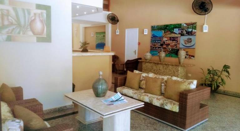 Serviced apartment with yard, pool & patio — photo 3