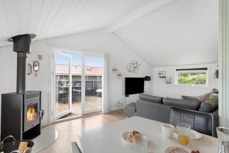 Fully equipped vacation home with terrace & grill | Pets are welcome — photo 4