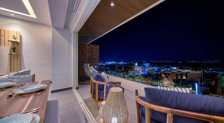 Apartment with pool & jacuzzi — photo 2
