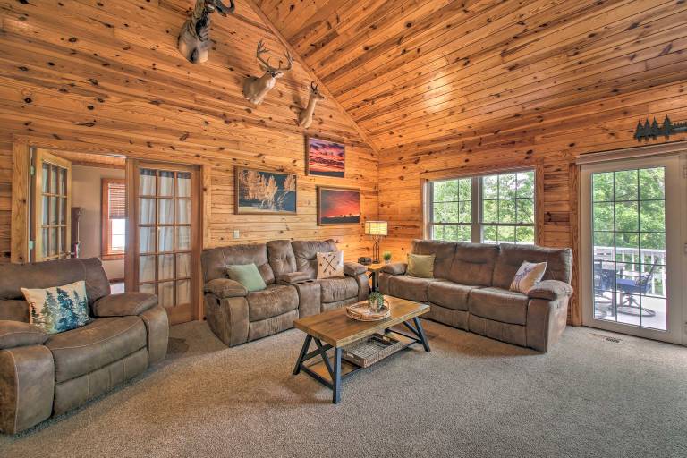 Kayaks & Boat Dock: Lakeside Hot Springs Retreat — photo 4